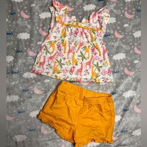 Carters 2 Piece Giraffee Jersey Top & Short Set